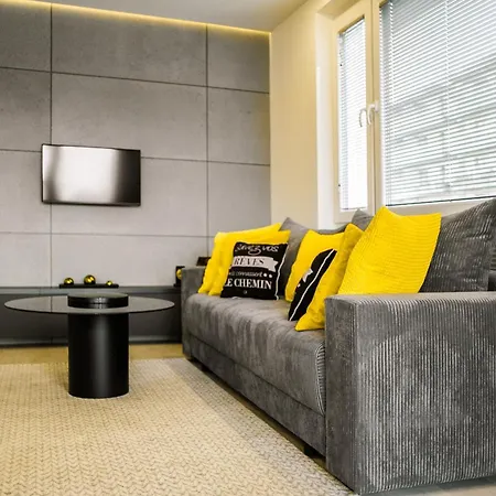 Nova 99 Poznan Old Town & Parking Апартаменты